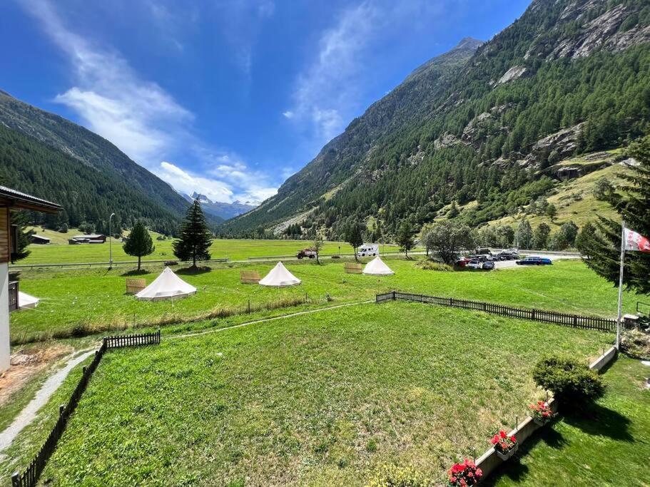 Pure Comfort! Entire Apartment With Abundant Space Near Zermatt With Parking! Täsch Eksteriør billede