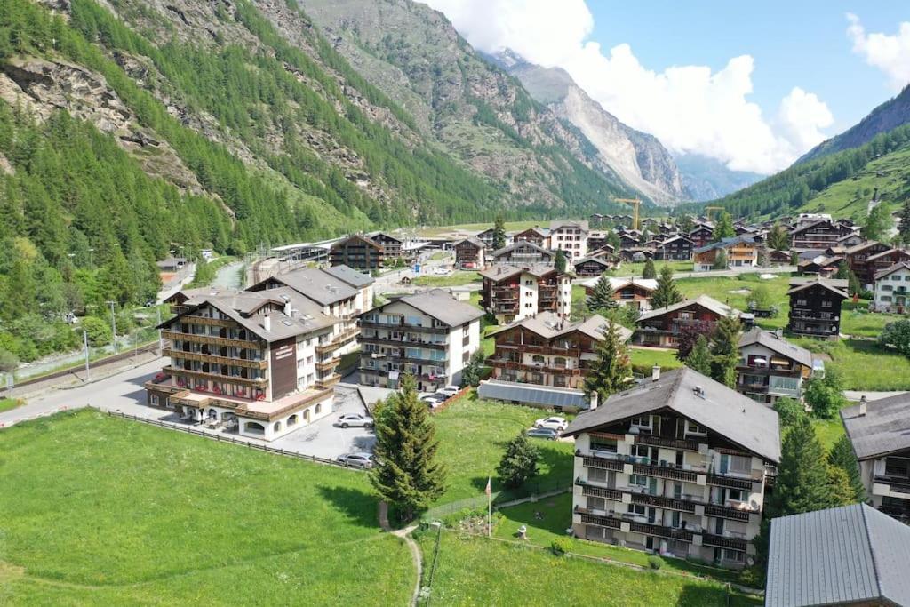 Pure Comfort! Entire Apartment With Abundant Space Near Zermatt With Parking! Täsch Eksteriør billede