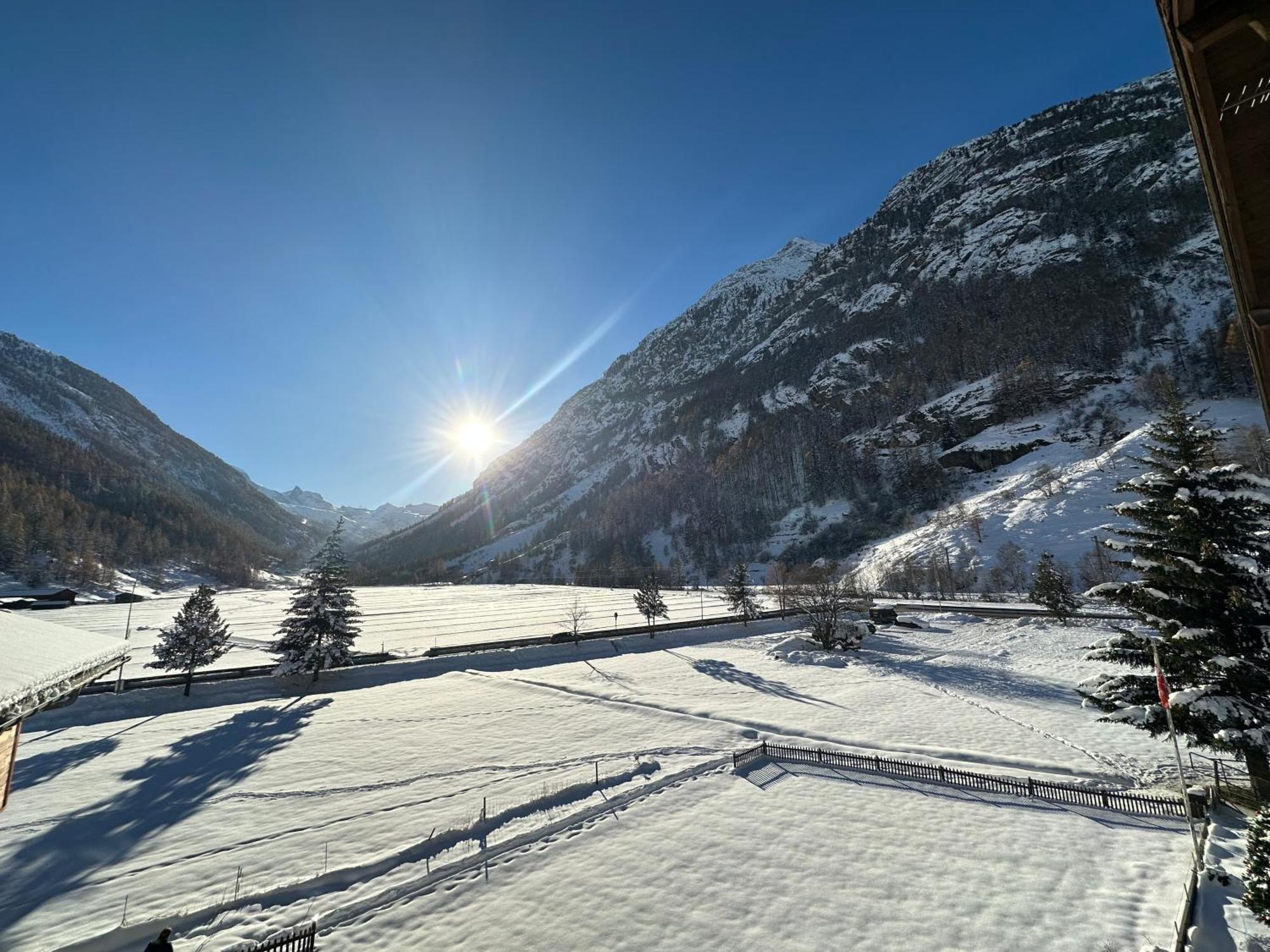 Pure Comfort! Entire Apartment With Abundant Space Near Zermatt With Parking! Täsch Eksteriør billede